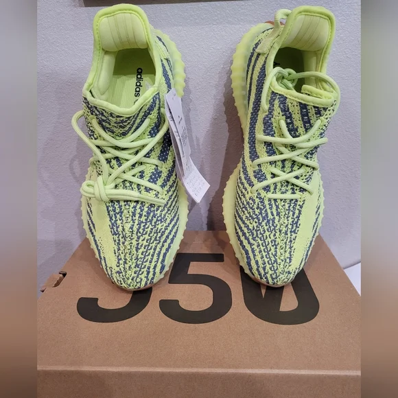 Yezzy Boos 350 V2 - Picture 2 of 7